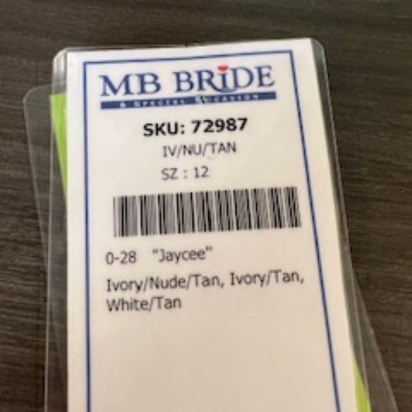 Wedding gown - Picture 3 of 9